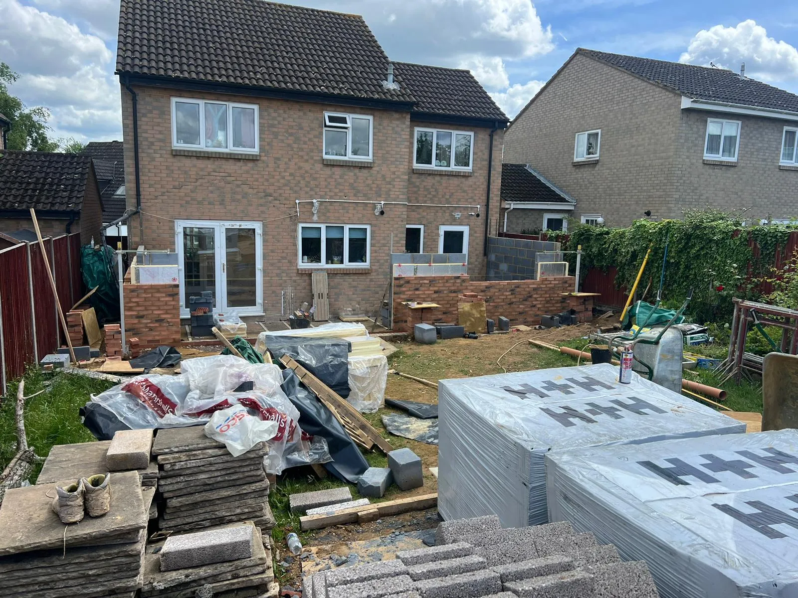 A house with a lot of junk in front of it.